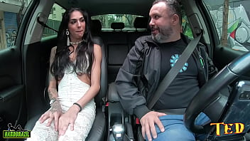 Gaby Angel A Novinha Trans Entra Na Carona E Brinca Com A Neca Pelada No Carro free video